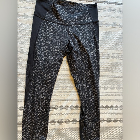 Lululemon High Times Pant Mermaid Black Nulux Iridescent Multi Black Size 8 - Picture 2 of 3